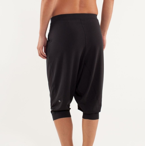 Lululemon Black "Free Mind" Low Rise Wide Leg Crop Athletic Pants Size 8 - Picture 9 of 14